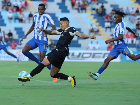 Olimpia con tres minutos eléctricos le remontó el partido al Victoria, que sigue hundido: el albo es nuevo líder