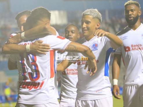 Así festejó Brayan Moya su gol de pechito en el Olimpia-Olancho FC. FOTO: Andro Rodríguez.