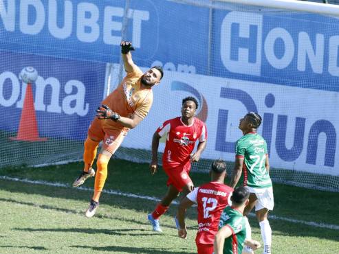 Marathón remontó de forma furiosa un partido que se le estaba indigestando ante una Real Sociedad que vuelve a perder