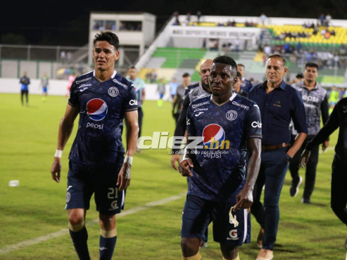 Los rostros desencajados de los jugadores y técnico del Motagua tras la derrota ante Olancho en Comayagua.