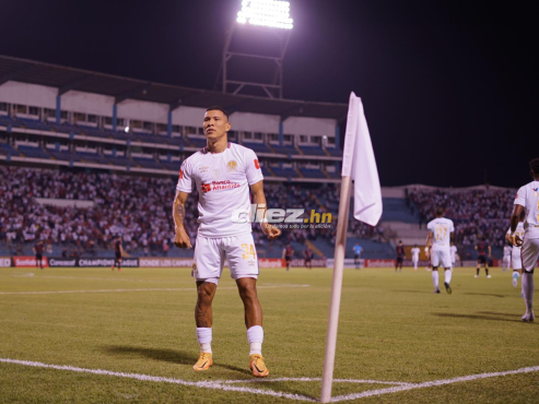 Así celebró Kevin López su tanto con Olimpia en la Champions de Concacaf. FOTO: Mauricio Ayala.