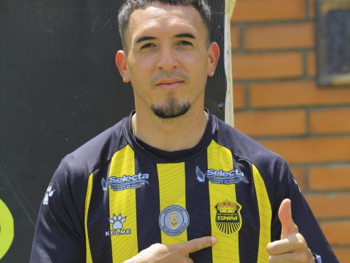 Raí Villa mencionó que se ve levantando la copa con el Real España. FOTO: Moisés Valenzuela.