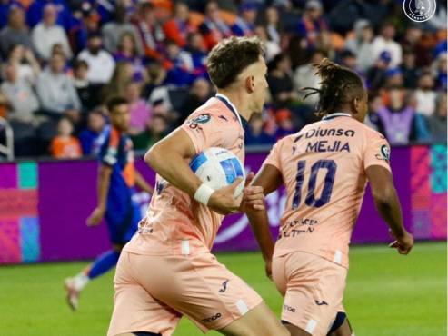 Rodrigo Auzmendi anotó el primer gol del partido entre Cincinnati vs Motagua.