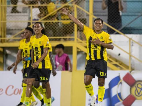 Real España pulverizó a un tímido Olancho FC que llegó exhibiendo sus fichajes y se fue derrotado en el inicio del Apertura 2025