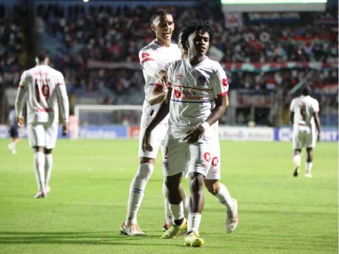 81': La celebración de Maynor Arzú en el segundo gol de Olimpia ante Motagua. FOTOS: Alex Pérez | David Romero