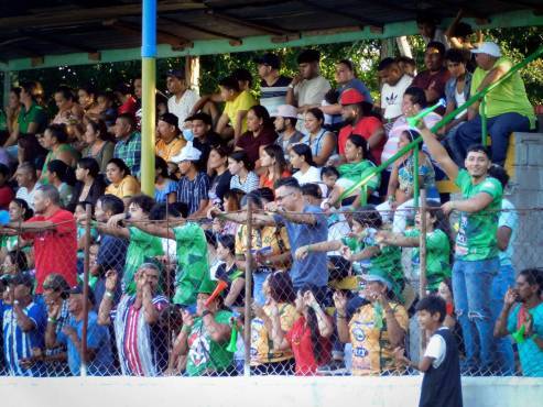La afición en Santa Rita, Yoro, ha apoyado al Oro Verde en esta que es su primera temporada.