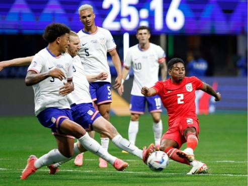 Estados Unidos está jugando con uno menos ante Panamá. Los norteamericanos se juegan la clasificación a cuartos de final.