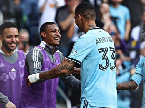 Kervin Arriaga y Joseph Rosales festejan un tanto con el Minnesota United de la Major League Soccer.