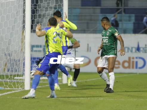 Momento del gol de Cristian Sacaza para el empate 1-1.