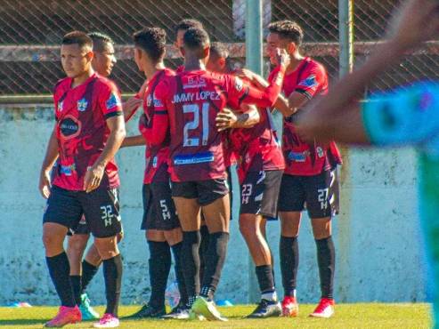Lone FC batió al Platense en su propio feudo. Los choriceros venían de perder.