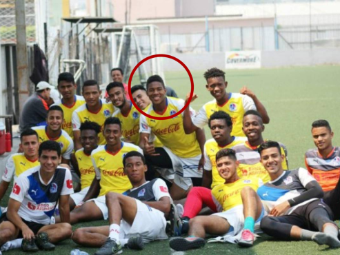 Yeison Mejía en su paso con las reservas del Olimpia. Alejandro Reyes, Carlos Pineda y Álex Güity, entre otros, fueron sus compañeros.