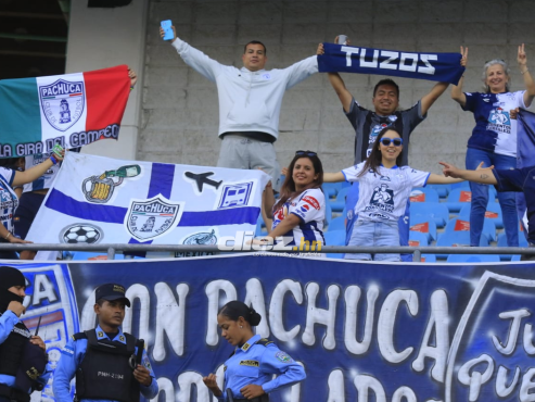 Los aficionados del Pachuca ya están en el Estadio Olímpico de San Pedro Sula. FOTO: Mauricio Ayala.