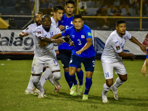 El clásico entre Honduras - El Salvador es de los más vibrantes del área de Centroamérica.