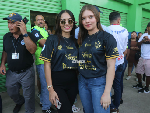 ¡Qué linda es la fiesta de la gran final del fútbol hondureño! FOTO: Alex Pérez.