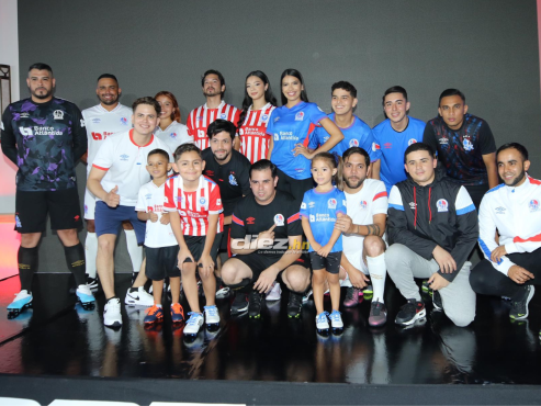Olimpia también compartió las indumentarias de entreno, sudaderas y polos que ya están disponibles. FOTOS: Andro Rodríguez.