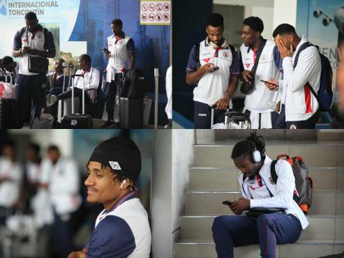 Los seleccionados de Haití tuvieron que esperar el bus tras su aterrizaje en suelo hondureño. FOTOS: DAVID ROMERO.