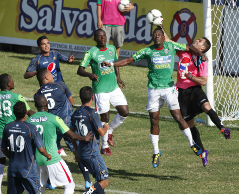 Imágenes del accidentado partido Marathón-Motagua