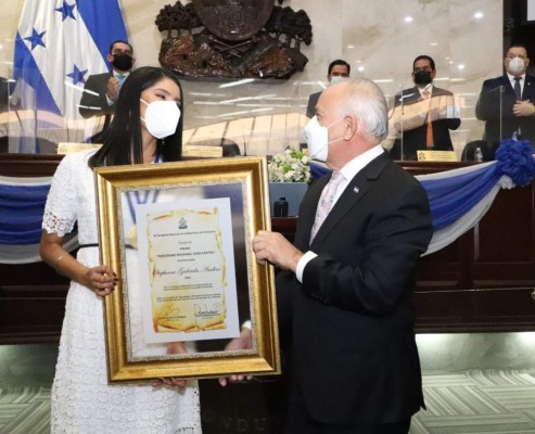 ¡Chelato y DIEZ entre los protagonistas! Así fue la entrega de los Premios Parlamentarios a los periodistas más destacados del 2021&nbsp;&nbsp;