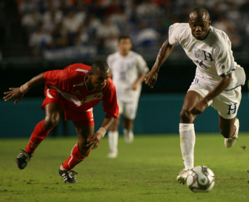 Honduras 1 vr Perú 2, en Miami el 18 de Noviembre 2009.