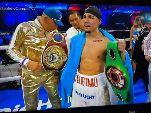 ¡Portando la bandera! Teófimo López manda mensaje a Honduras y demuestra su aprecio por Xiomara Castro