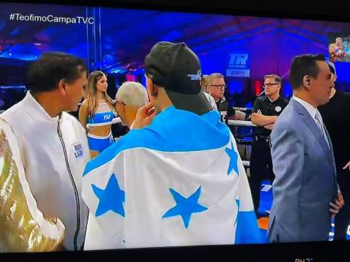¡Portando la bandera! Teófimo López manda mensaje a Honduras y demuestra su aprecio por Xiomara Castro