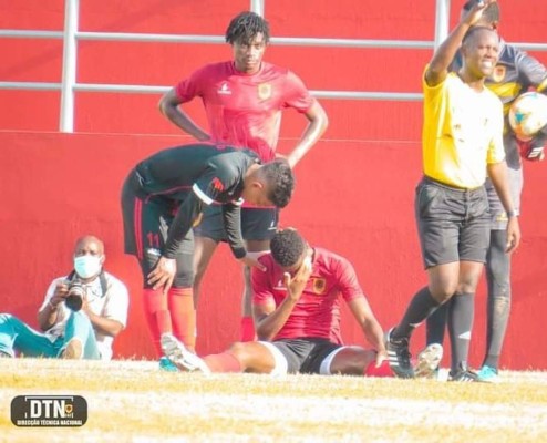 ¡Hasta la hace de modelo! Así es la nueva vida del volante hondureño Bryan Moya en Angola