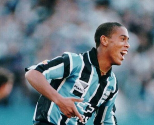 La trayectoria de Ronaldinho en imágenes
