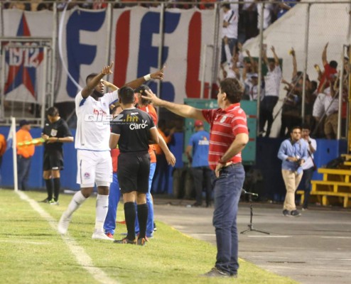 Rostros desencajados en Marathón, el consuelo de Yustin Arboleda y la bronca de Denovan