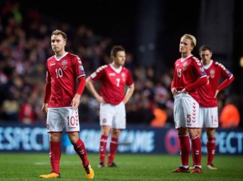 Denmark's Christian Eriksen (L) and Kasper Dolberg react after the FIFA World Cup 2018 qualification football match between Denmark and Romania in Copenhagen on October 8, 2017. / AFP PHOTO / Scanpix Denmark AND Scanpix / Liselotte Sabroe / Denmark OUT