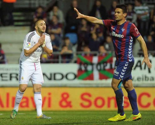 Real Madrid vence y aplasta 4-0 al Eibar en la 12ª jornada de la Liga española