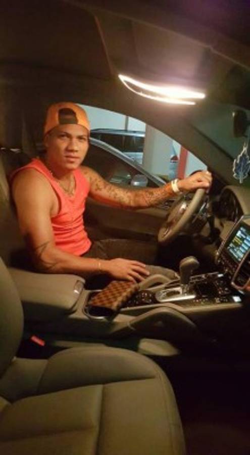 Las fotos inéditas de la vida de Arnold Peralta