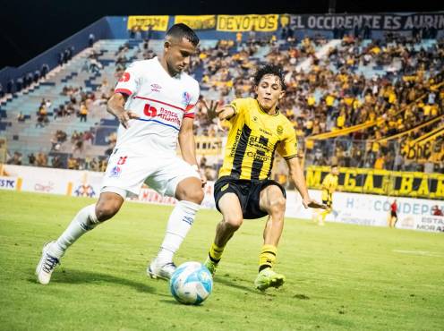 Real España y Olimpia igualan en el Morazán en un gris partido sin goles que tuvo tintes de polémica