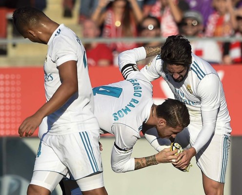 Lo que no se vio en TV: La tristeza de CR7, el beso de Ramos a Isco y el festejo local