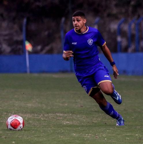 Hijo de Adriano firma su primer contrato en Europa: el club que lo fichó y el increíble parecido con su padre