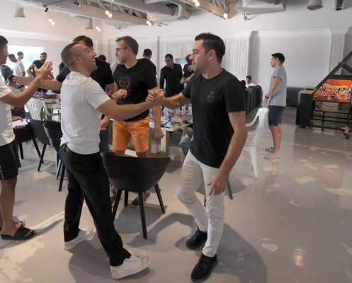 Entre lágrimas y amado: así fue el adiós de Xavi del Al-Sadd de Qatar mientras el Barcelona lo espera