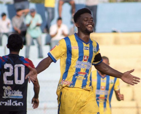 Uno regresó del retiro con 42 años: La legión hondureña en el fútbol de Centroamérica