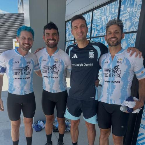 Pedaleó por 11 países para llegar al Mundial y no pudo entrar a USA: el duro motivo