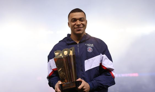 Real Madrid le ofreció este contrato a Mbappé: la promesa de Florentino y el dorsal de una leyenda