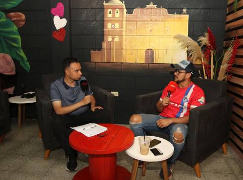 El periodista Sergio Rivera en la entrevista mano a mano con Rubén Matamoros para Diario Deportivo DIEZ. (FOTOS: Alex Perez)