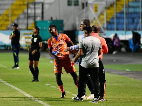 Se jalonearon: Así fue el pleito entre Reynaldo Tilguath y Salomón Názar tras el Olancho FC-UPNFM