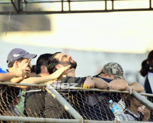 No viste en TV: Apasionado beso, sufrimiento de Elías Nazar y barra del Real España