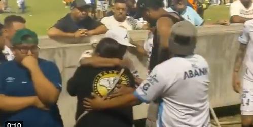 Desgracia en El Salvador: Las desgarradoras imágenes de la estampida de aficionados que dejó varios muertos en el Estadio Cuscatlán