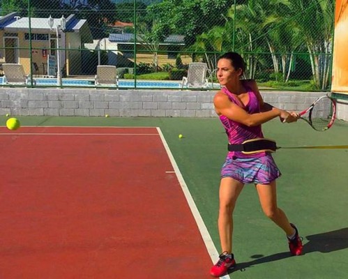 Narella Simondini, la bella tenista argentina que reside en Honduras