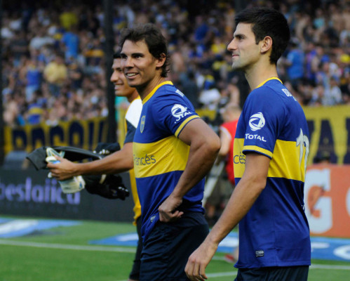Nadal y Djokovic cierran gira con show de tenis y fútbol en Argentina.