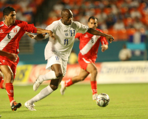 Honduras 1 vr Perú 2, en Miami el 18 de Noviembre 2009.