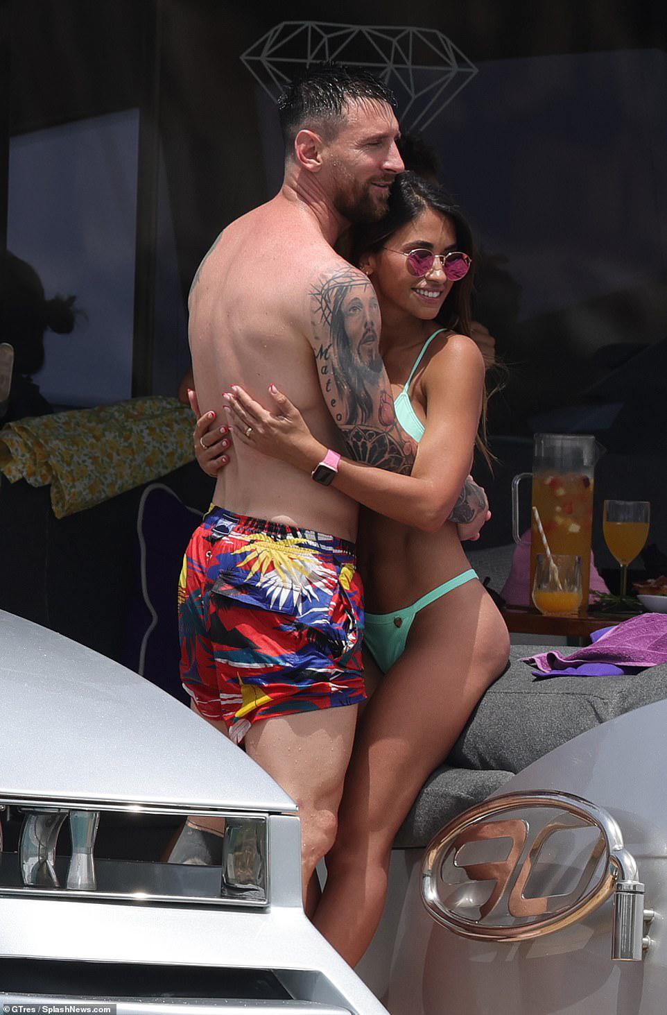 Antonela Roccuzzo deslumbra: Así son las vacaciones de Lionel Messi en Ibiza; Esta famosa pareja los acompañó