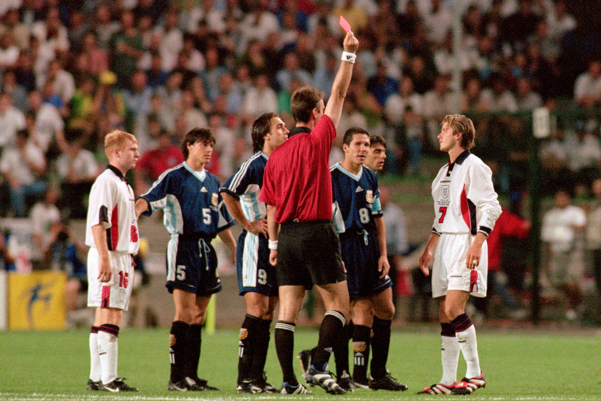 Beckham dejó con 10 hombres a Inglaterra cuando fueron eliminados por Argentina en Francia 1998.