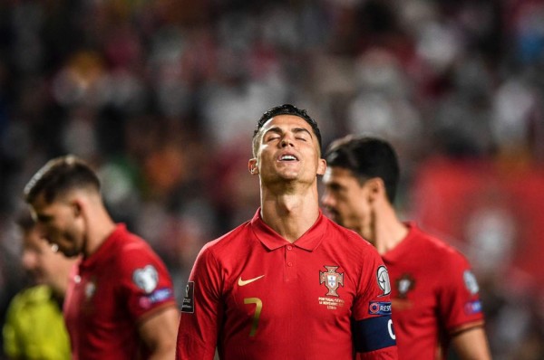 Está hundido: La frustración de Cristiano Ronaldo tras ser enviado al repechaje con Portugal; Serbia silenció Lisboa