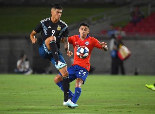 LOS ANGELES, CA - SEPTEMBER 05: Carlos Joaquin Correa #9 of Argentina and Claudio Baeza #24 of Chile battle for the ball in the first half of the game at the Los Angeles Memorial Coliseum on September 5, 2019 in Los Angeles, California. Jayne Kamin-Oncea/Getty Images/AFP