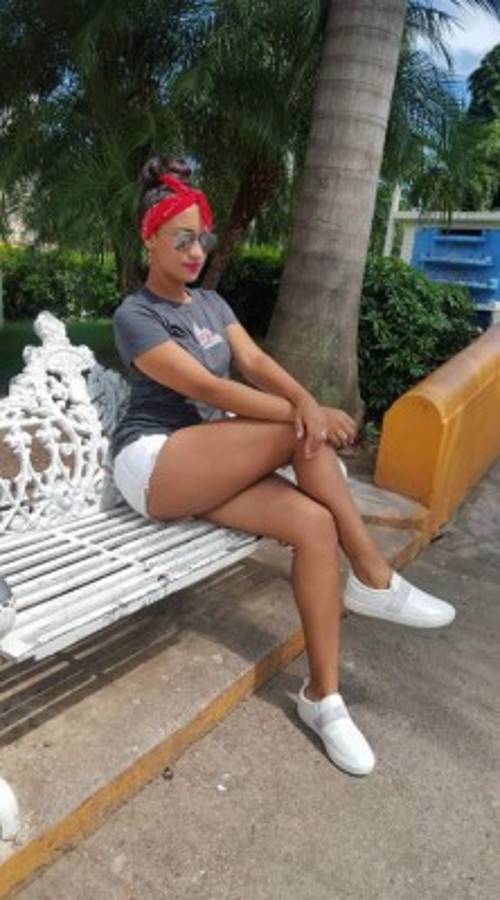 Ella es Diana Johnson, la bella colocha que engalana los juegos de Liga Nacional